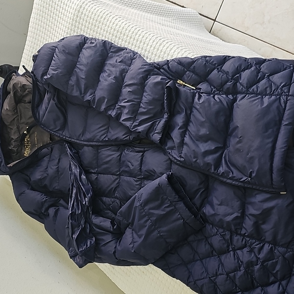 Michael Kors Navy Quilted light weight Puffer Jacket W/ Hood & Size M Packable - Picture 10 of 15